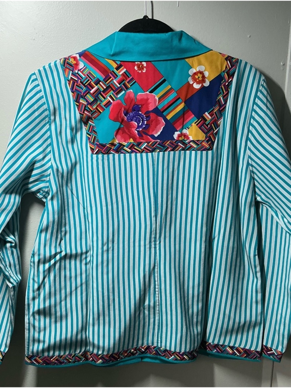 Koos silk reversible colorful jacket size medium - Picture 5 of 15